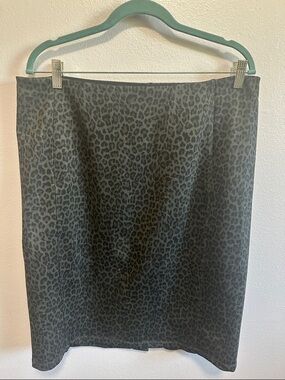 Liverpool Gray Leopard-Print Pencil Skirt